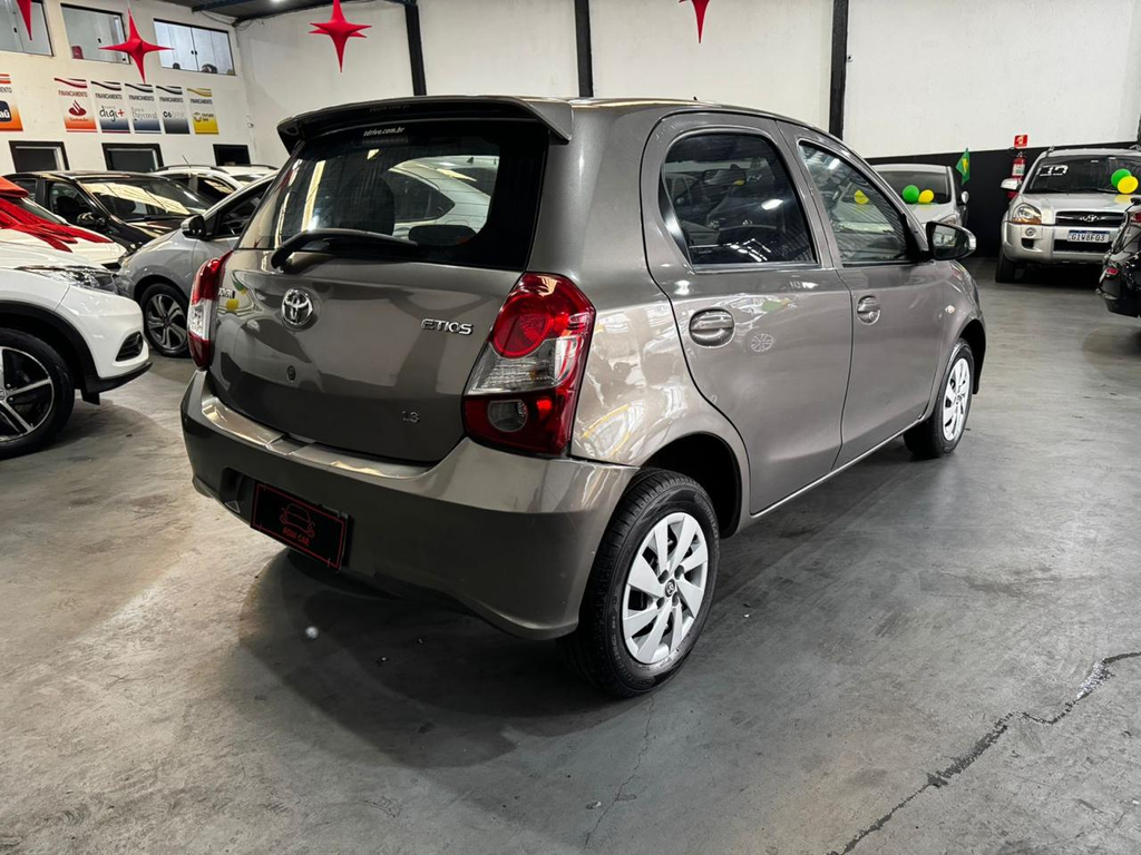 Toyota ETIOS Cinza
