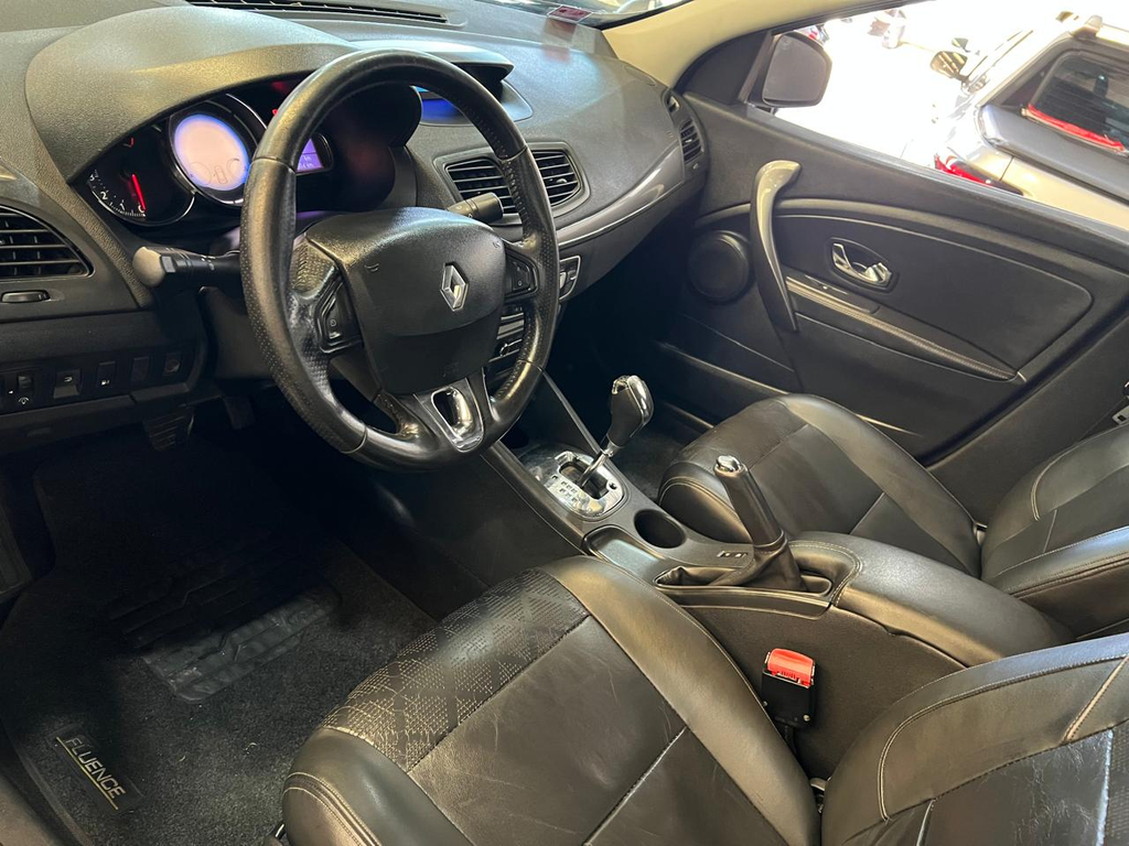 Renault Fluence Preto