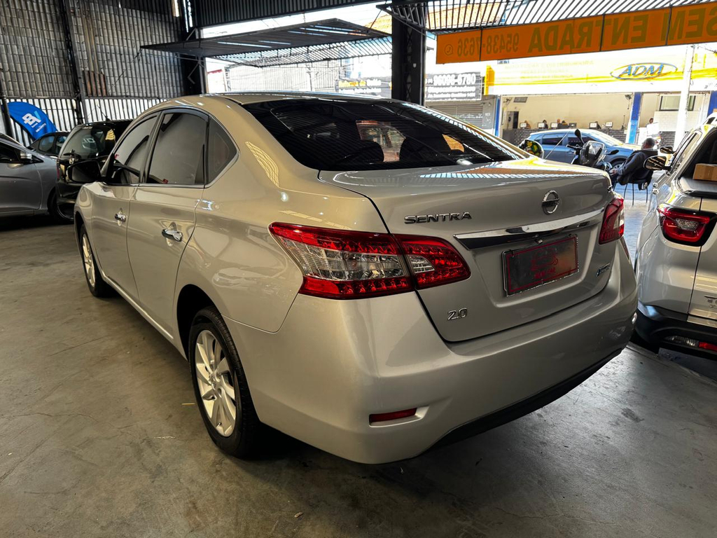Nissan Sentra Prata