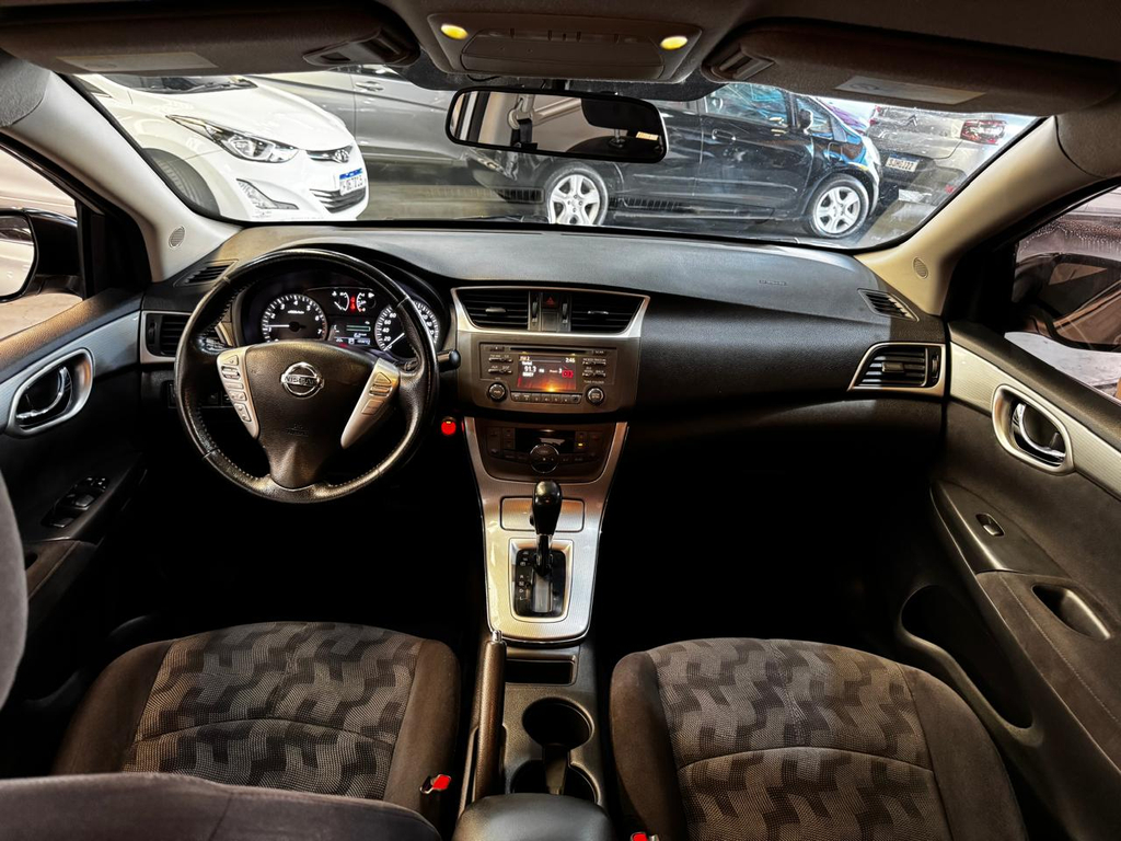 Nissan Sentra Prata