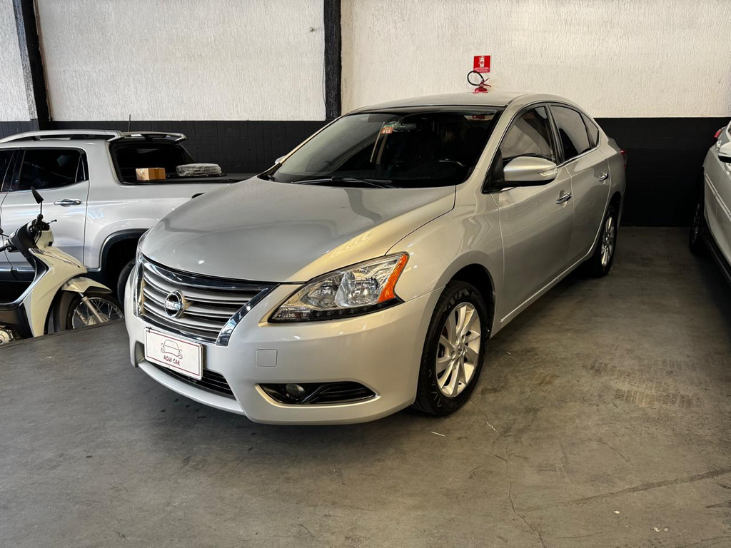 Nissan Sentra Prata