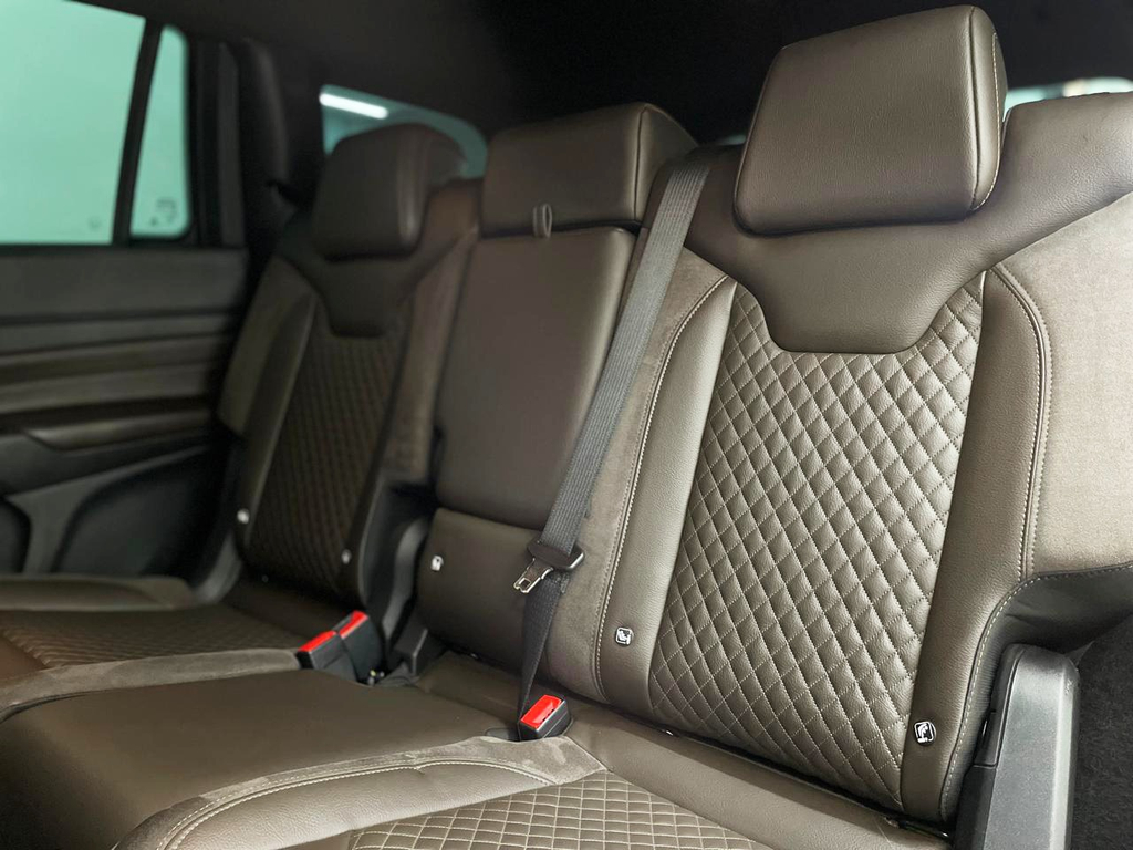 Jeep Commander Prata