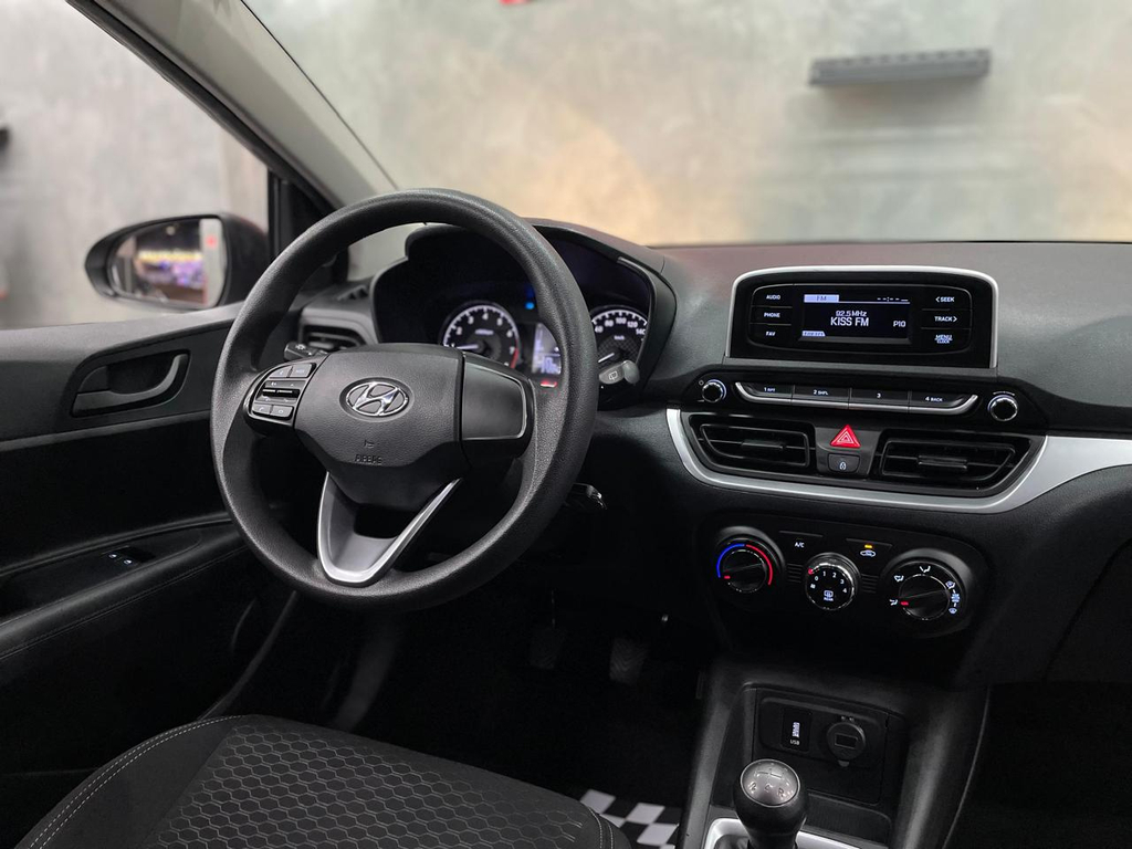 Hyundai HB20 Prata