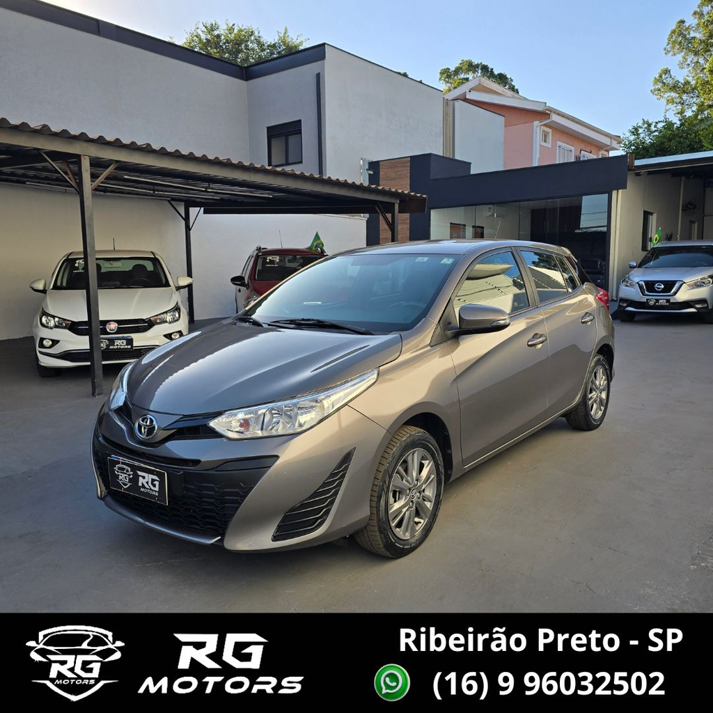 Toyota Yaris Hatch Cinza