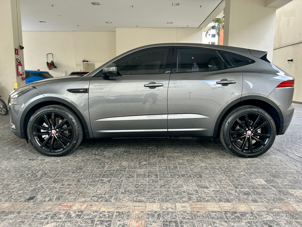 Jaguar E-Pace Cinza