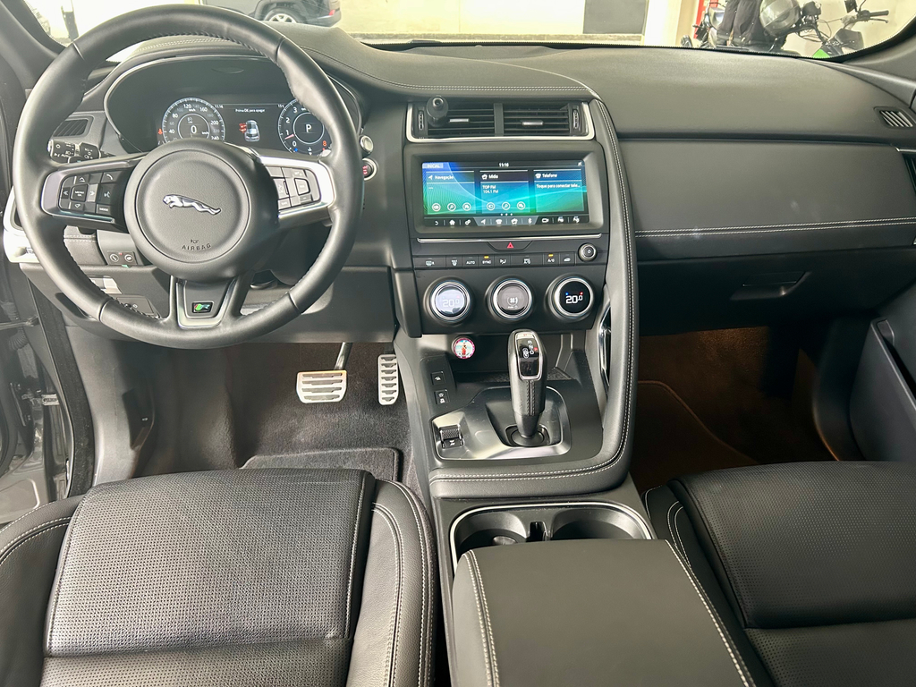 Jaguar E-Pace Cinza