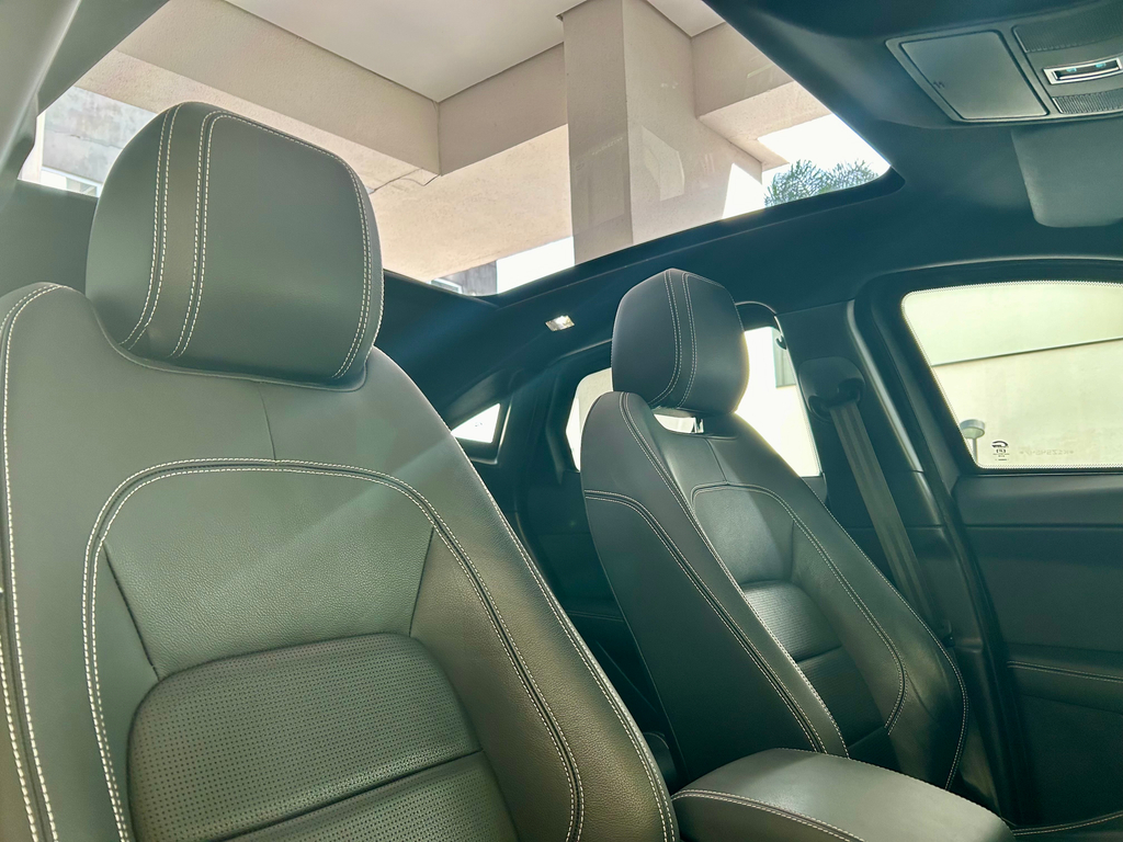 Jaguar E-Pace Cinza