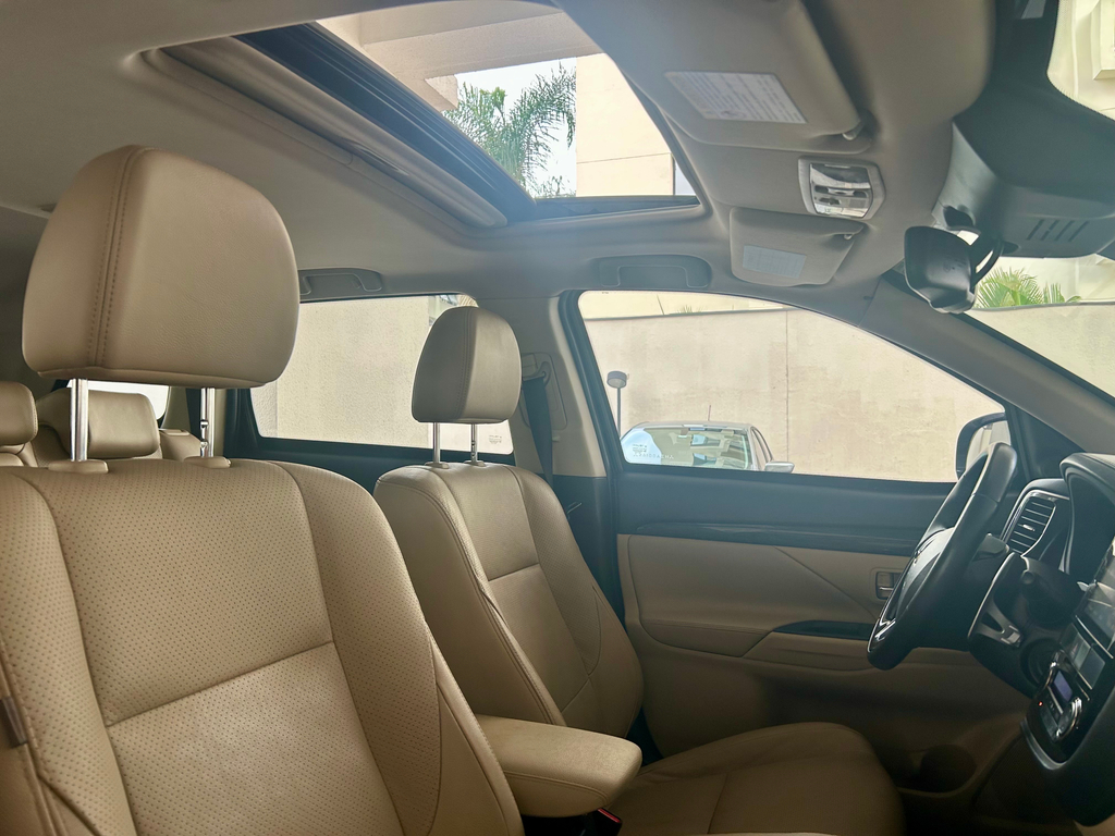 Mitsubishi Outlander Preto