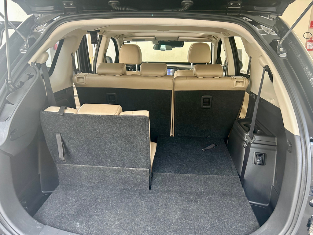 Mitsubishi Outlander Preto