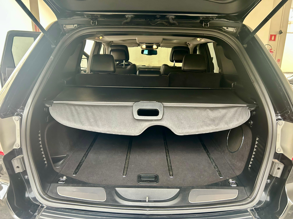 Jeep Grand Cherokee Preto