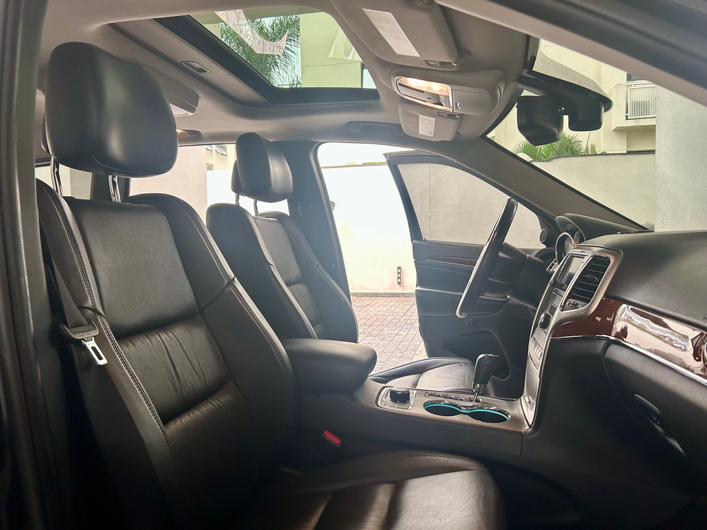 Jeep Grand Cherokee Preto
