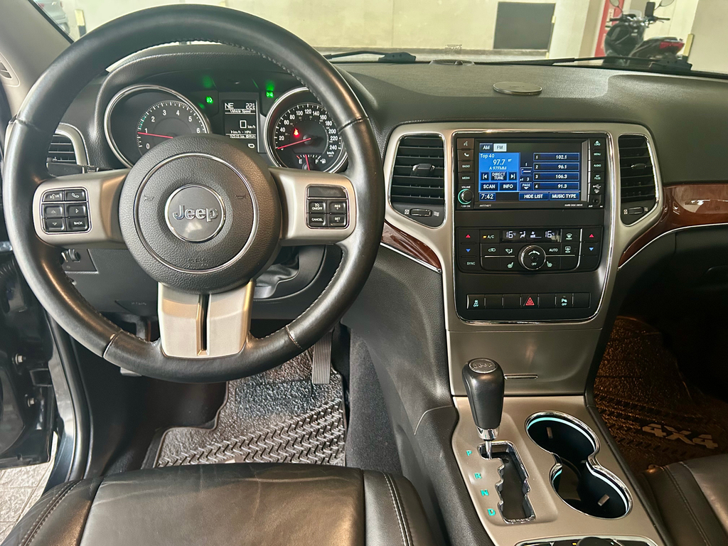 Jeep Grand Cherokee Preto