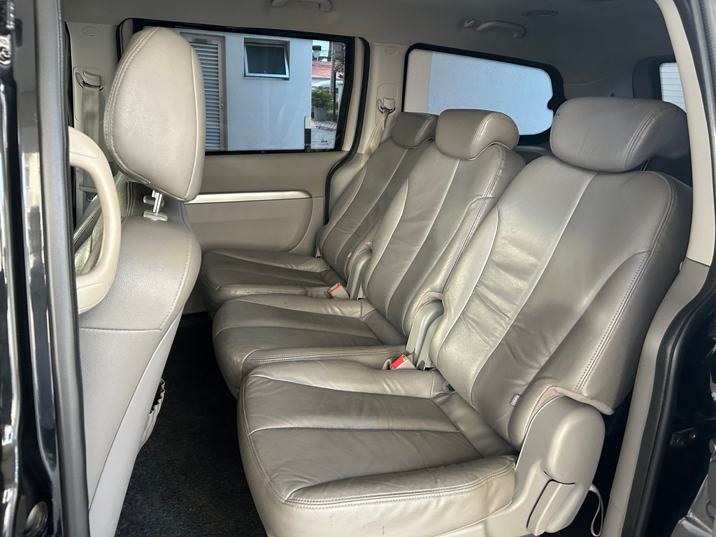 Kia Carnival Preto