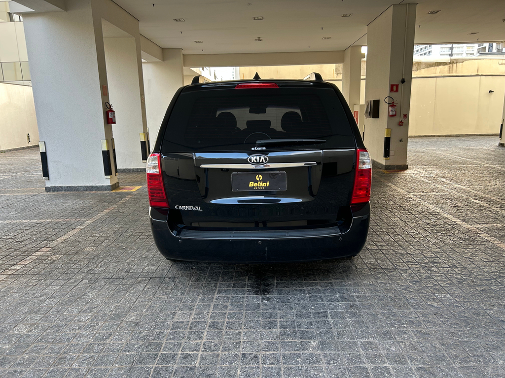 Kia Carnival Preto
