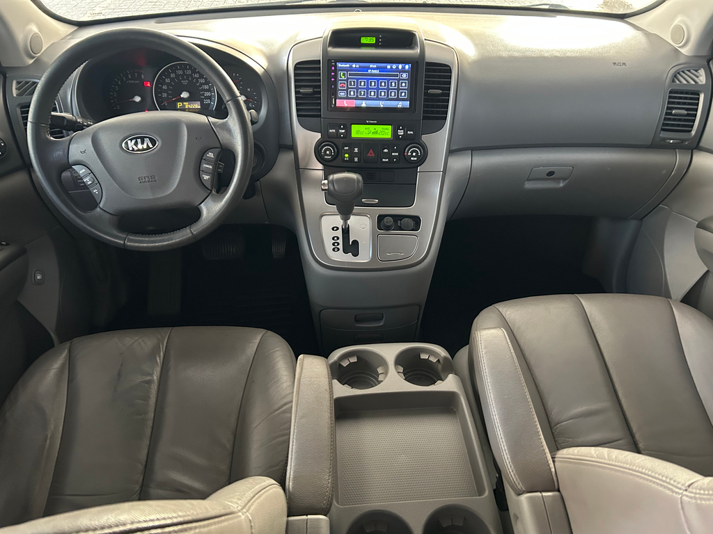 Kia Carnival Preto
