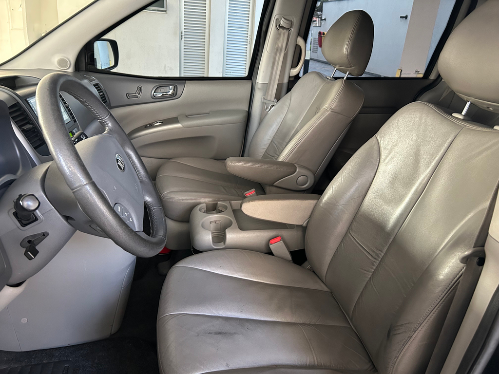 Kia Carnival Preto