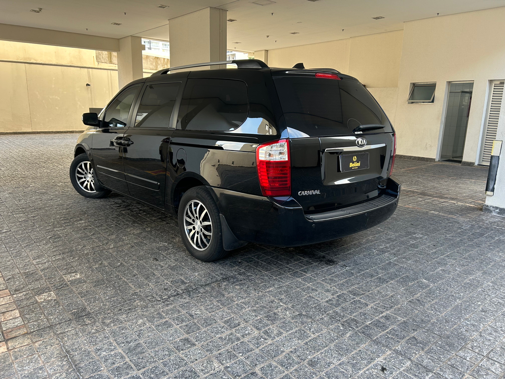 Kia Carnival Preto