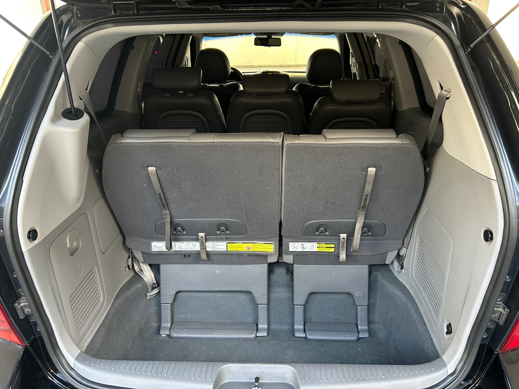 Kia Carnival Preto
