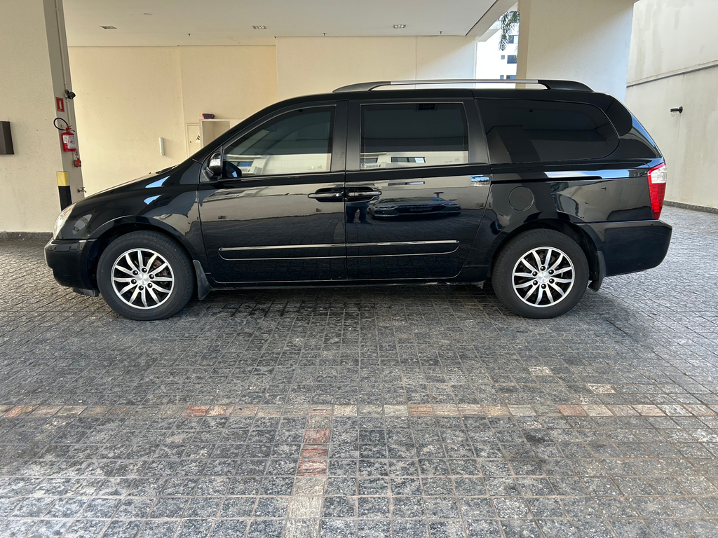 Kia Carnival Preto