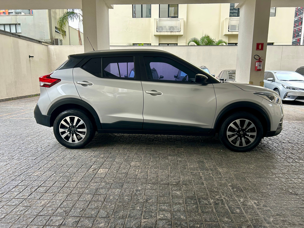 Nissan Kicks Prata