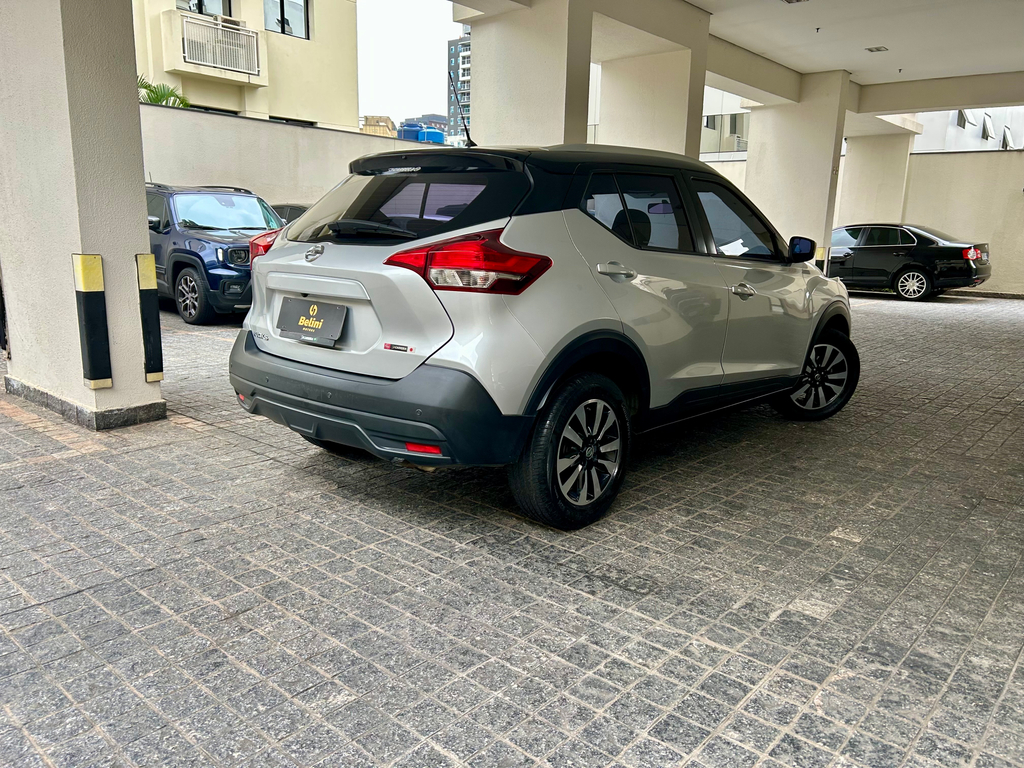 Nissan Kicks Prata
