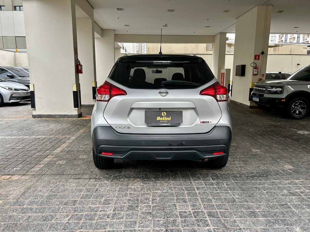 Nissan Kicks Prata