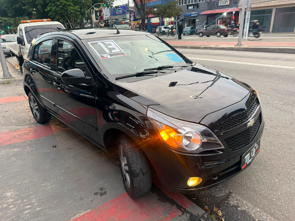 Chevrolet Agile Preto