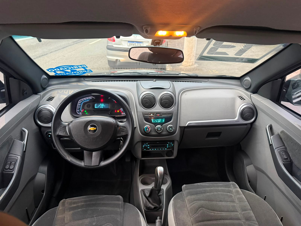 Chevrolet Agile Preto