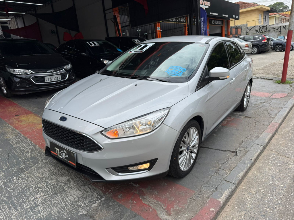 Ford Focus Sedan Prata