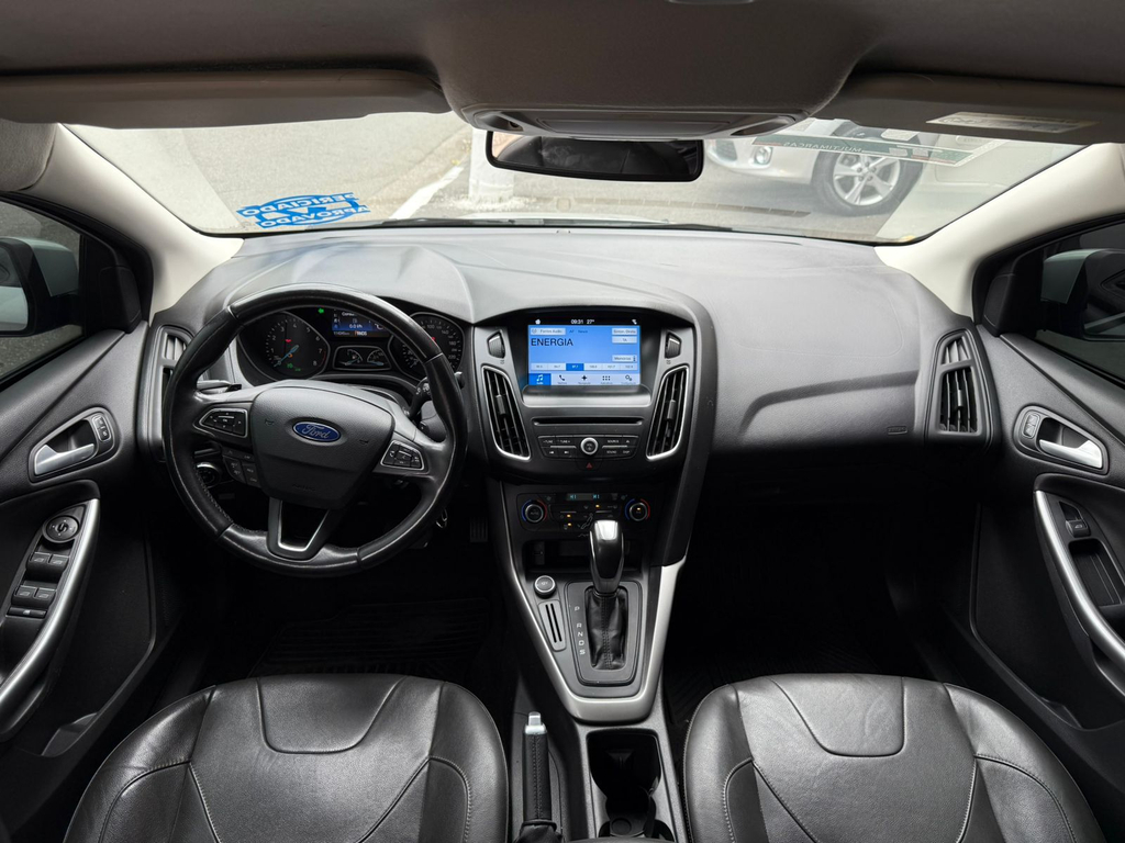 Ford Focus Sedan Prata