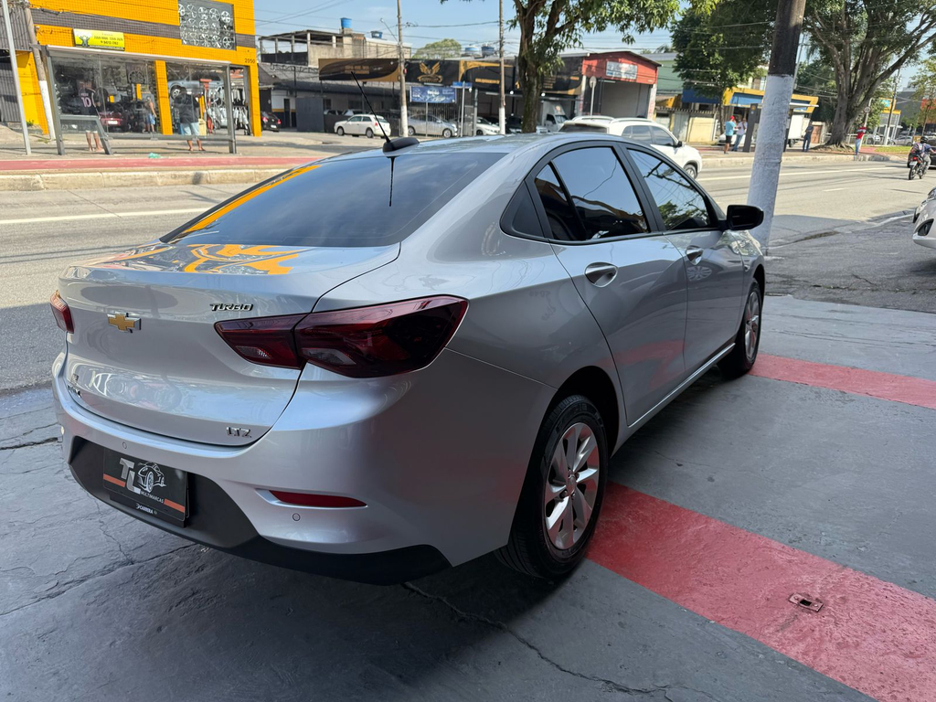 Chevrolet Onix Sedan Prata
