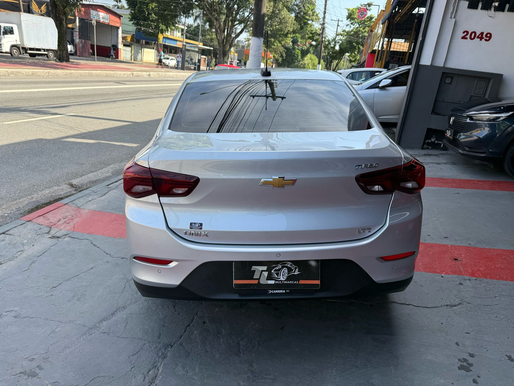 Chevrolet Onix Sedan Prata