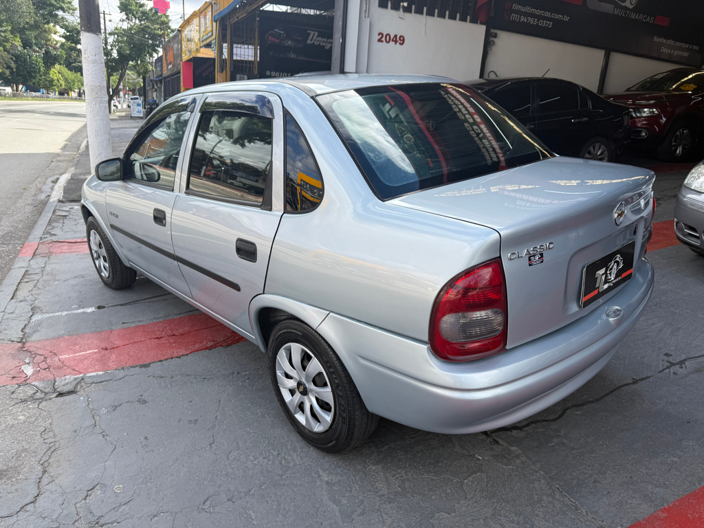 Chevrolet Classic Prata
