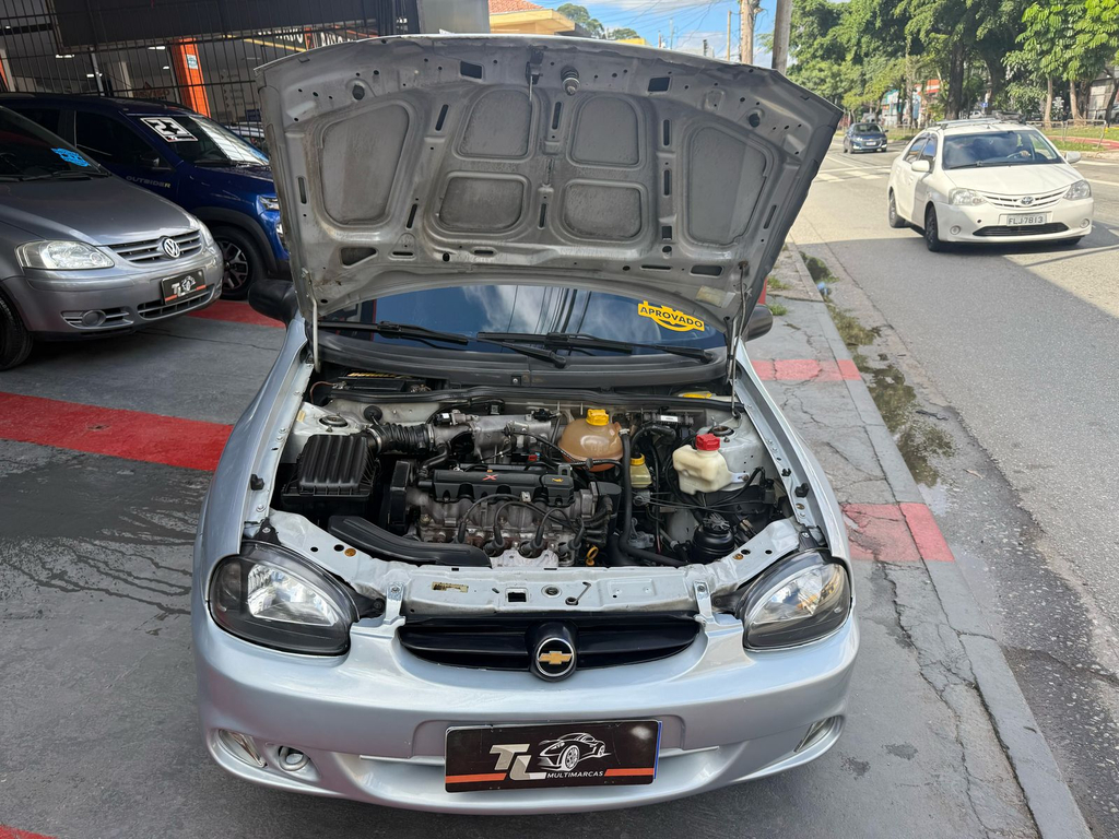 Chevrolet Classic Prata