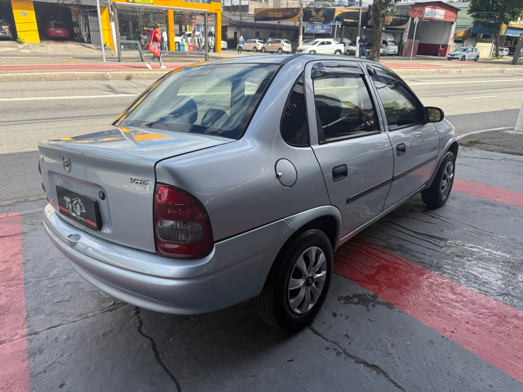 Chevrolet Classic Prata