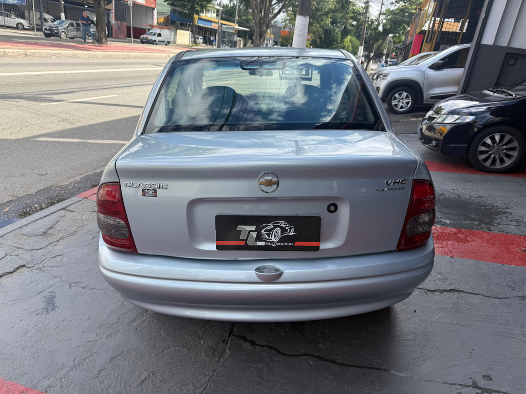 Chevrolet Classic Prata