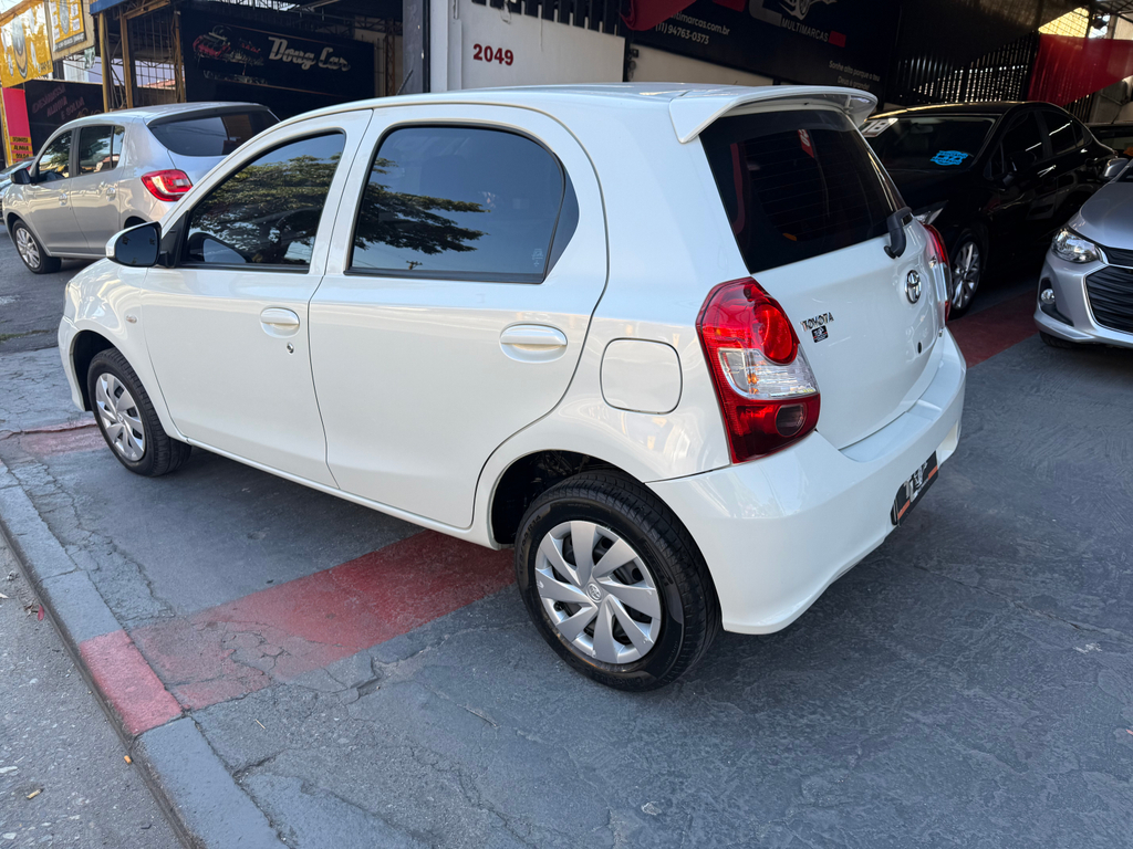 Toyota ETIOS Branco
