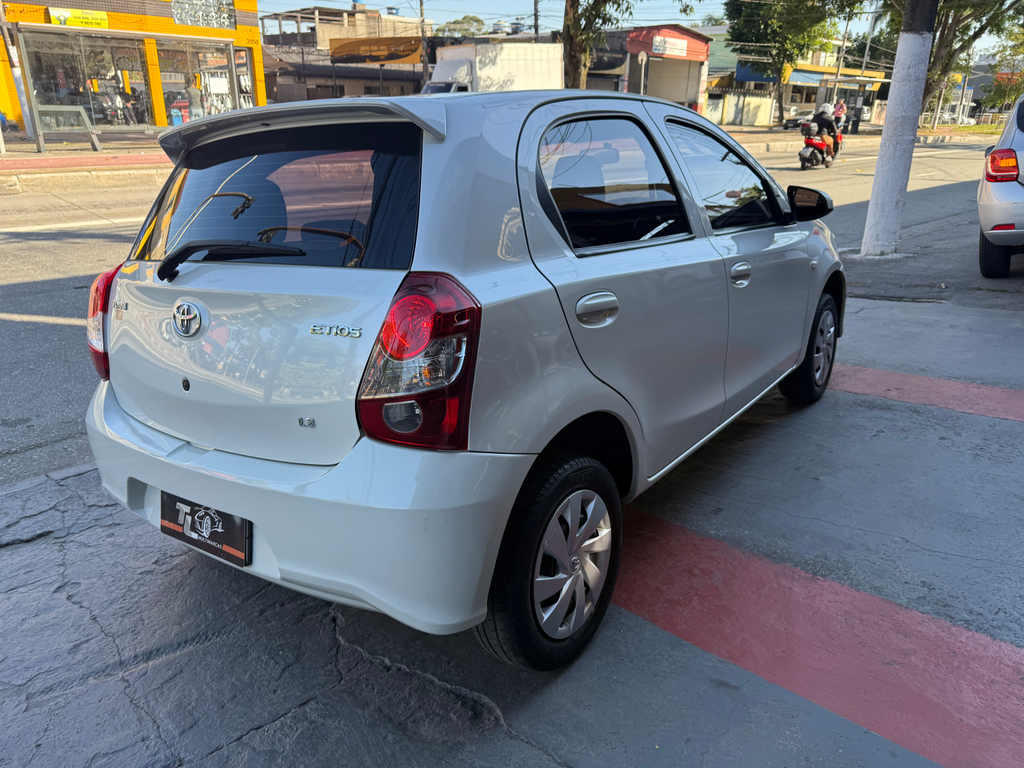 Toyota ETIOS Branco