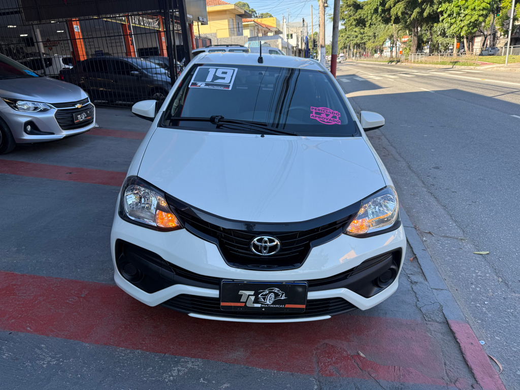 Toyota ETIOS Branco