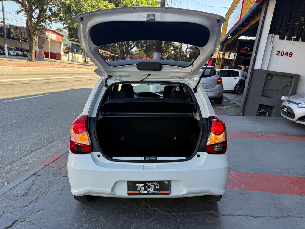 Toyota ETIOS Branco