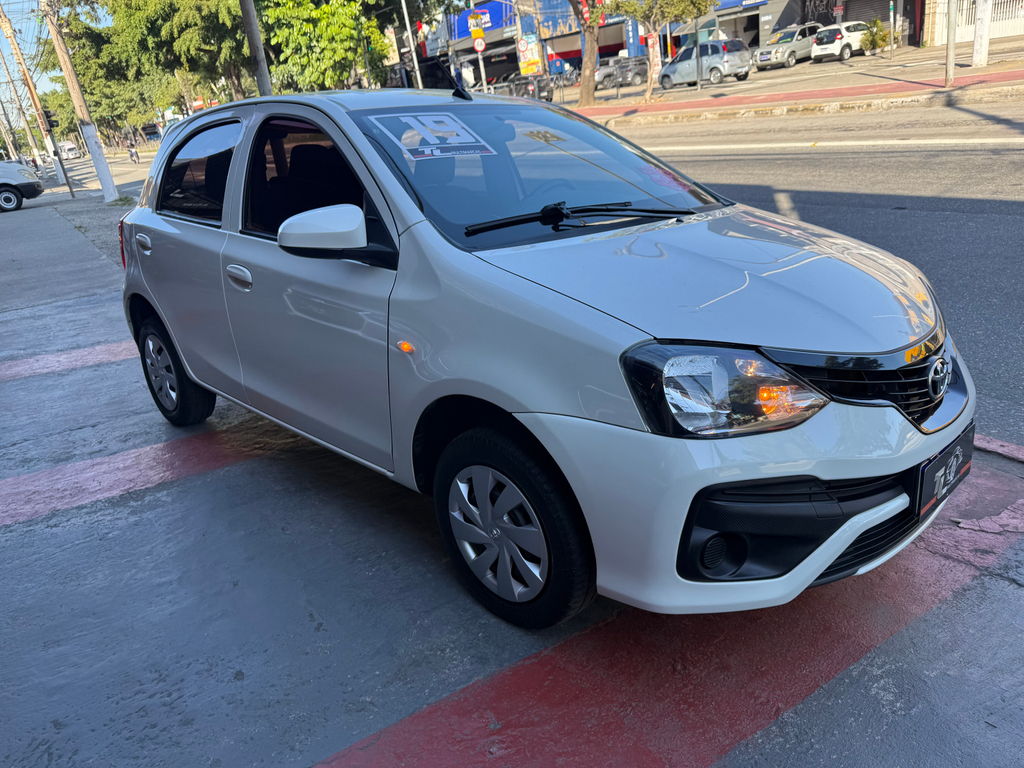 Toyota ETIOS Branco
