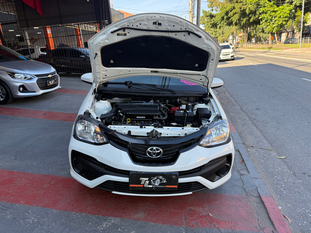 Toyota ETIOS Branco