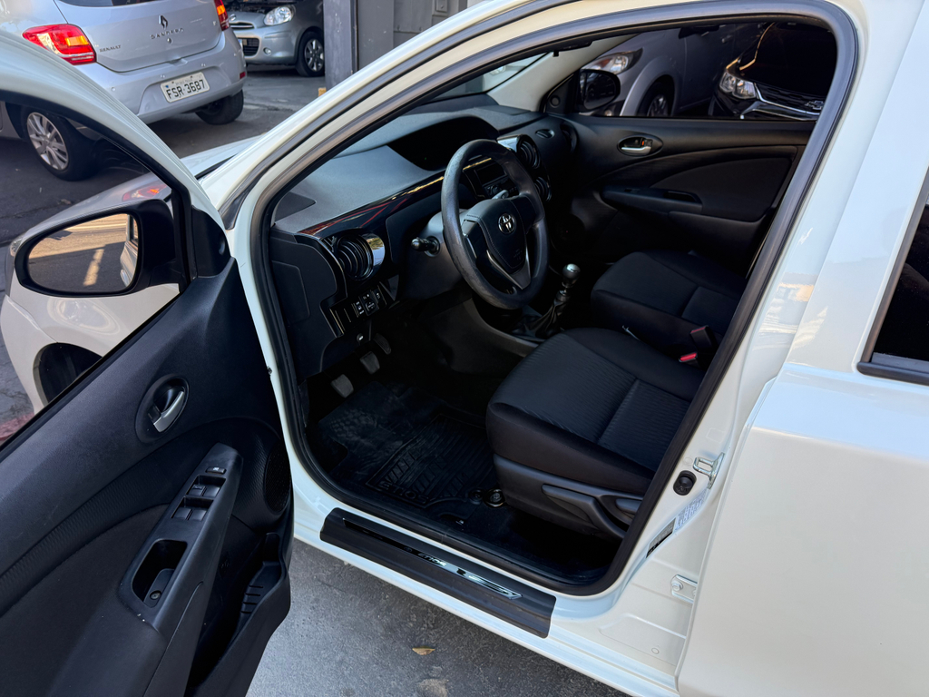 Toyota ETIOS Branco