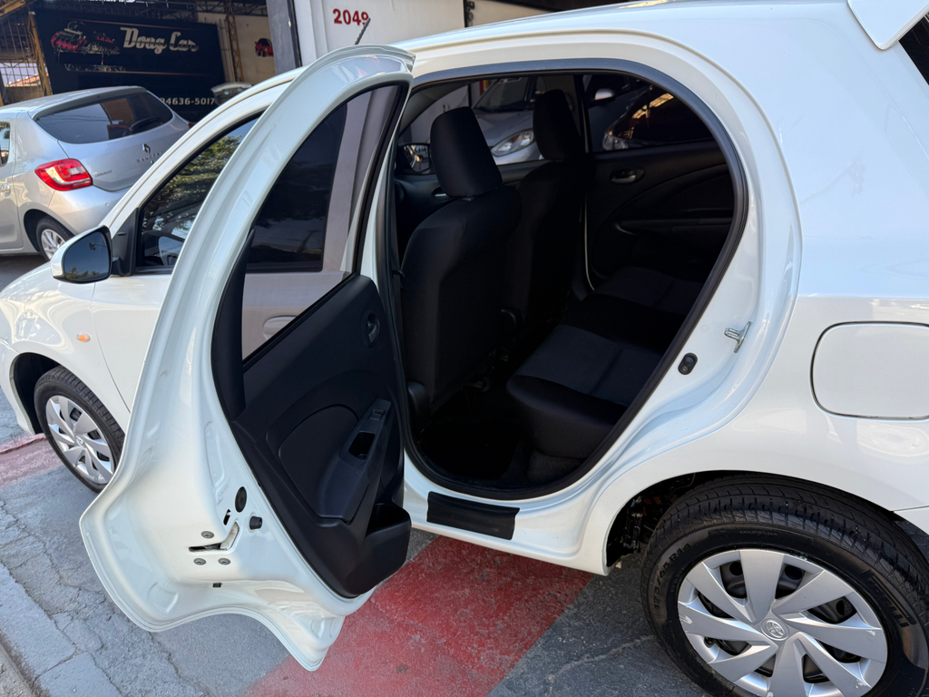 Toyota ETIOS Branco