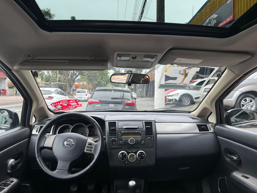 Nissan Tiida Preto