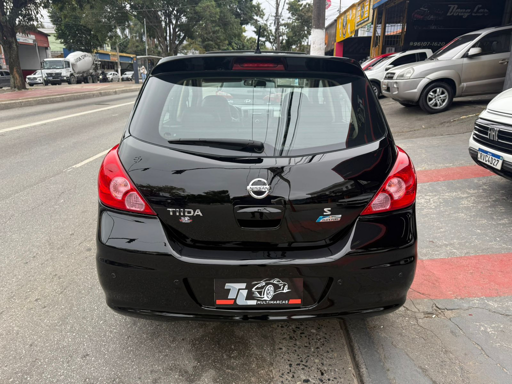 Nissan Tiida Preto