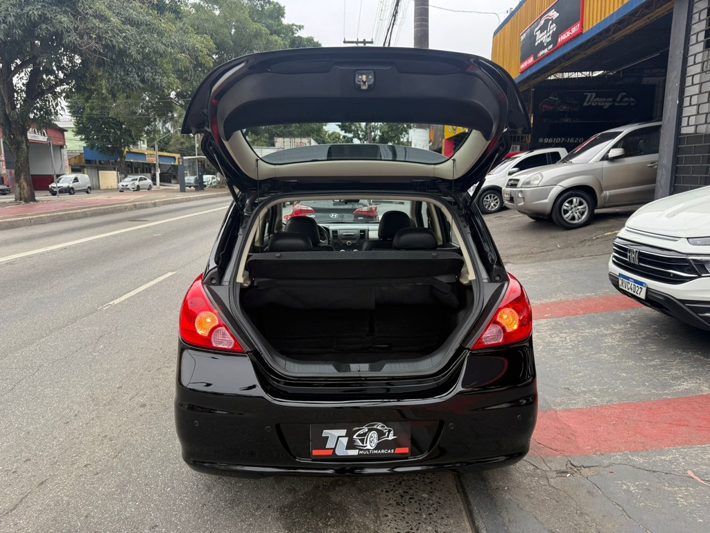Nissan Tiida Preto