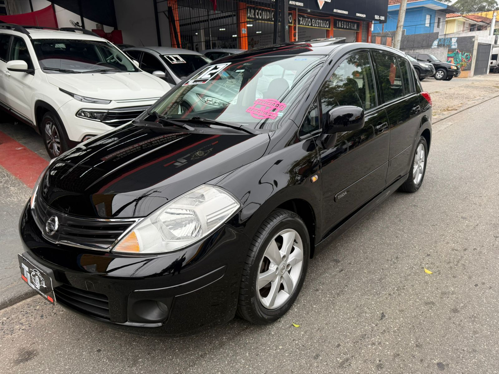 Nissan Tiida Preto