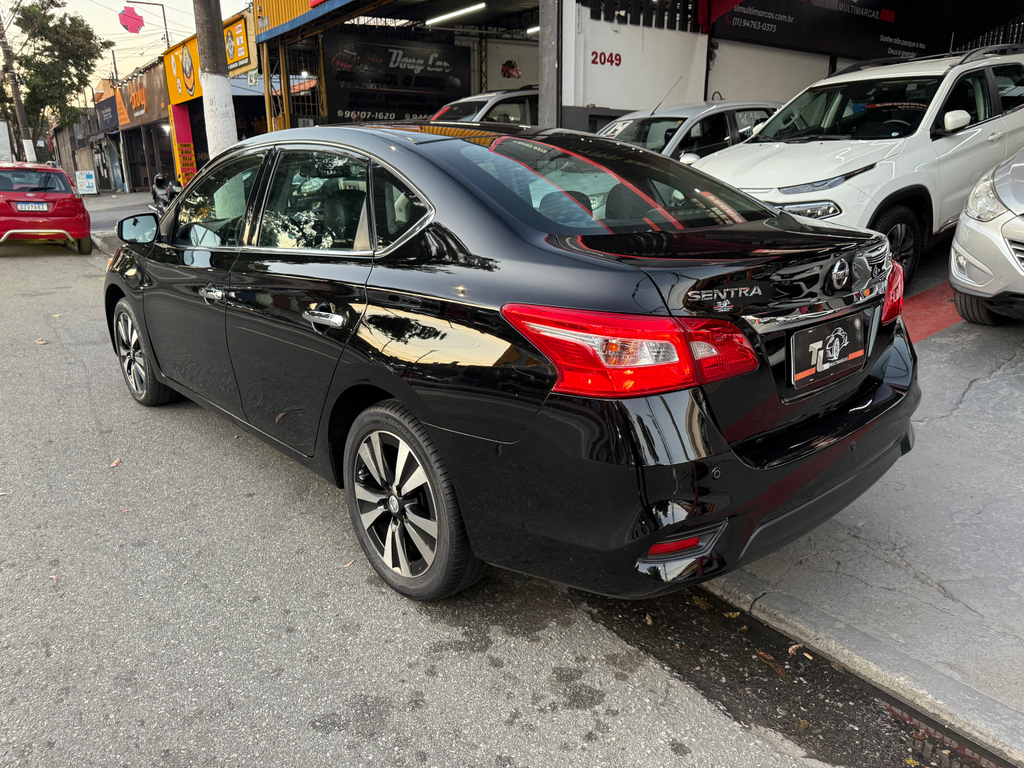 Nissan Sentra Preto