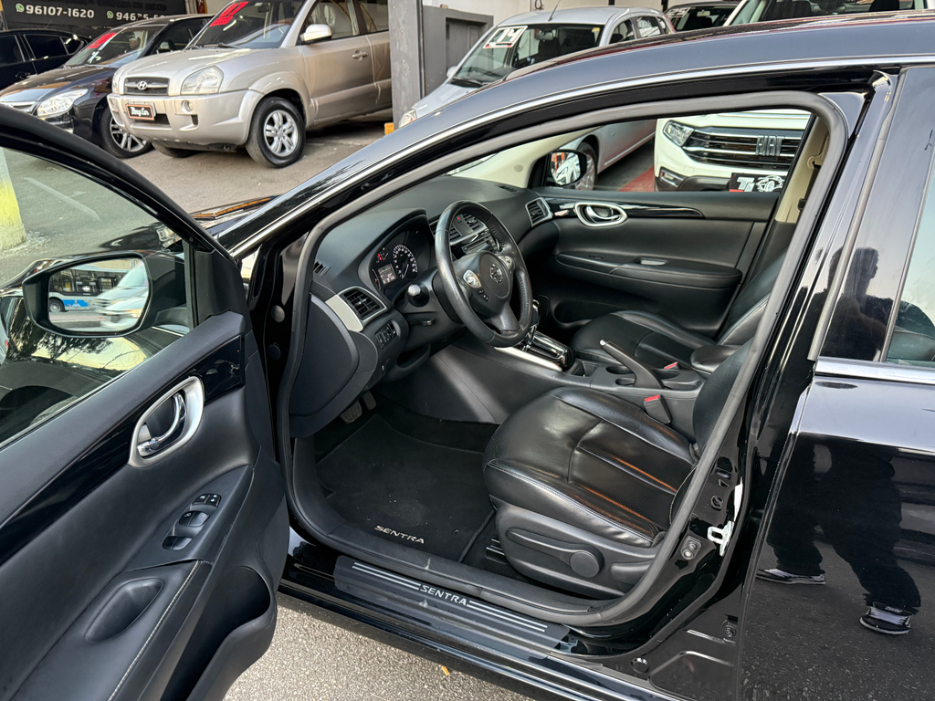 Nissan Sentra Preto